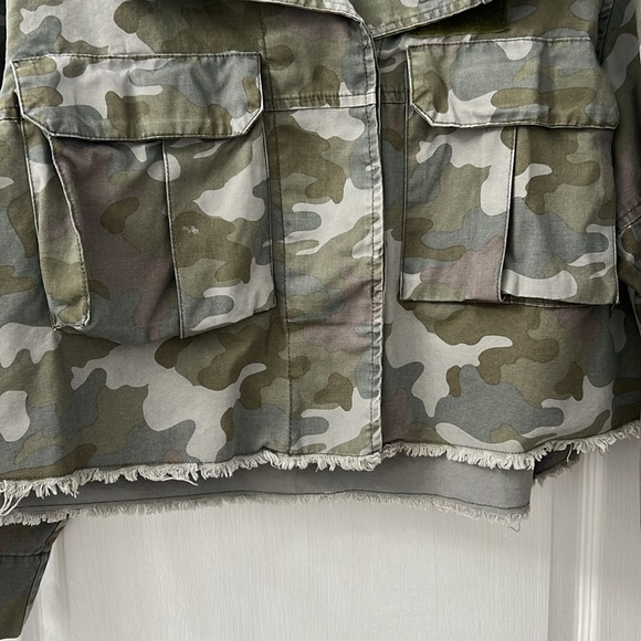 Zara Cropped Green Raw Hem Velcro Pocket Camo Print Army Utility Jacket (Sz M) - Picture 11 of 15